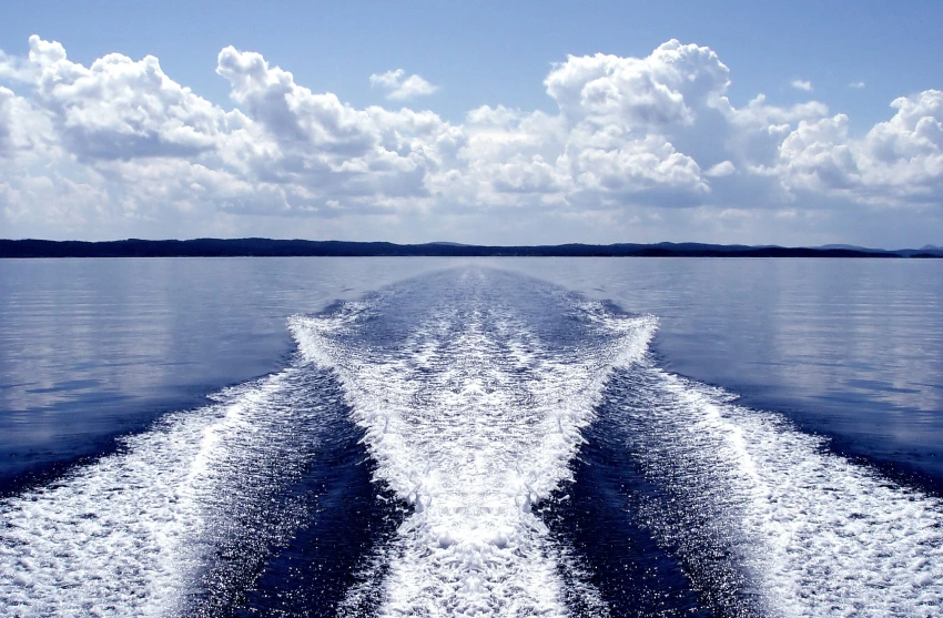 EFalke Outboard mounted on a boat